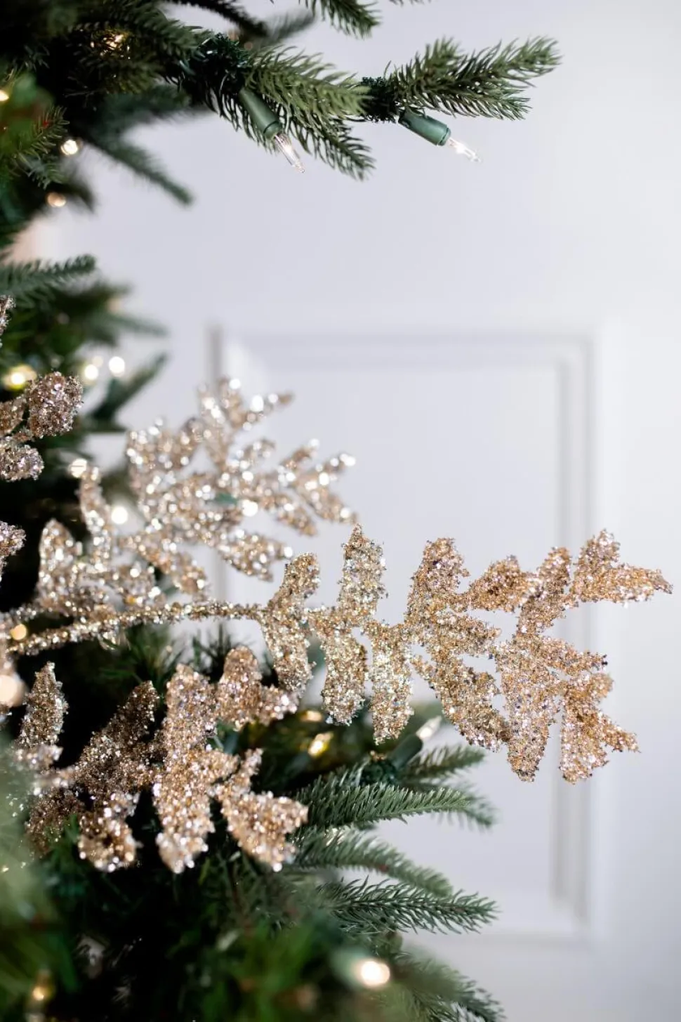 32” Acanthus Leaves Platinum Christmas Spray