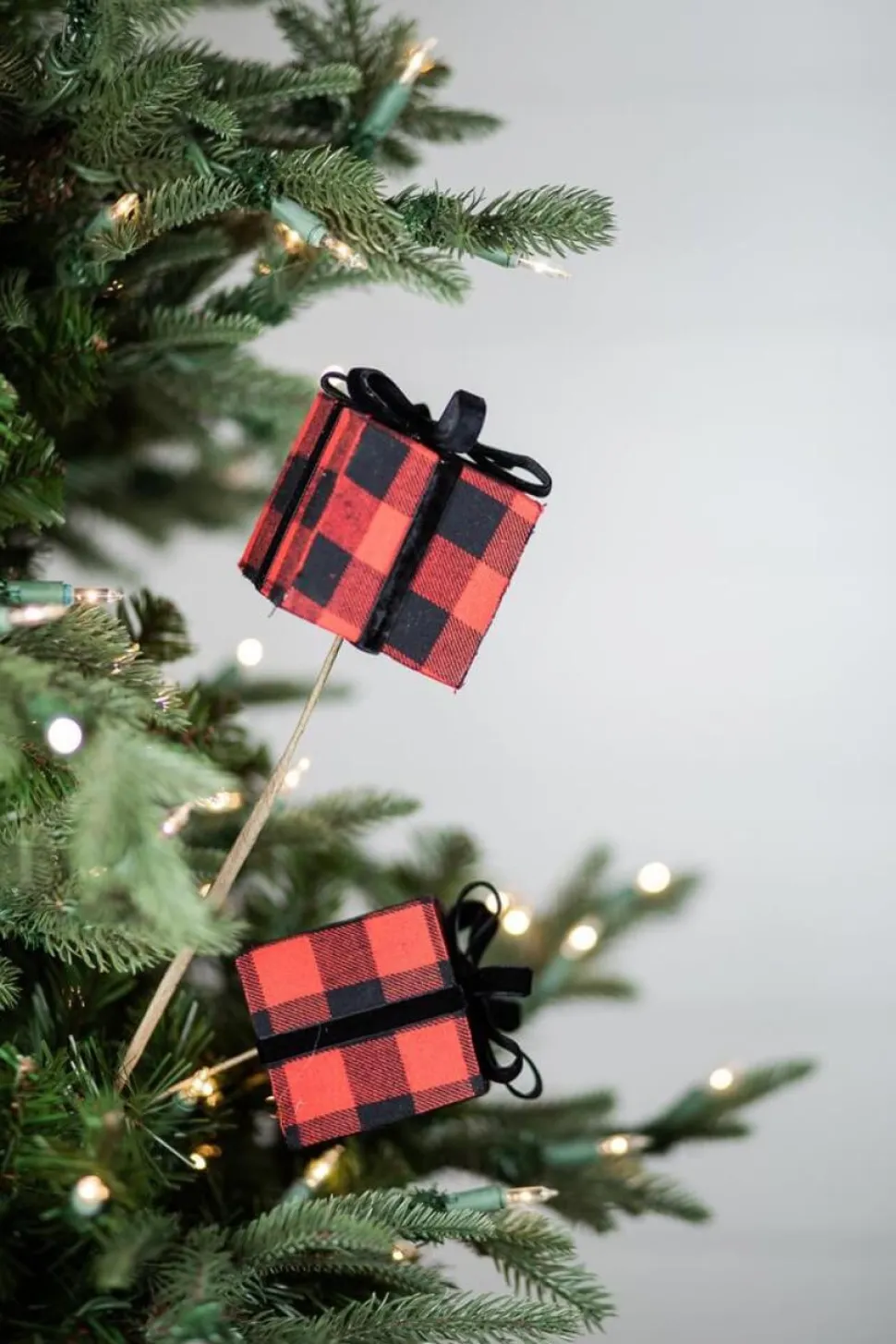 24” Buffalo Plaid Package with Bow Spray