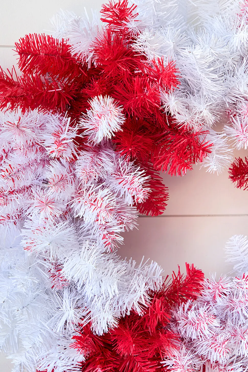 30" Caprico Red/White Wreath