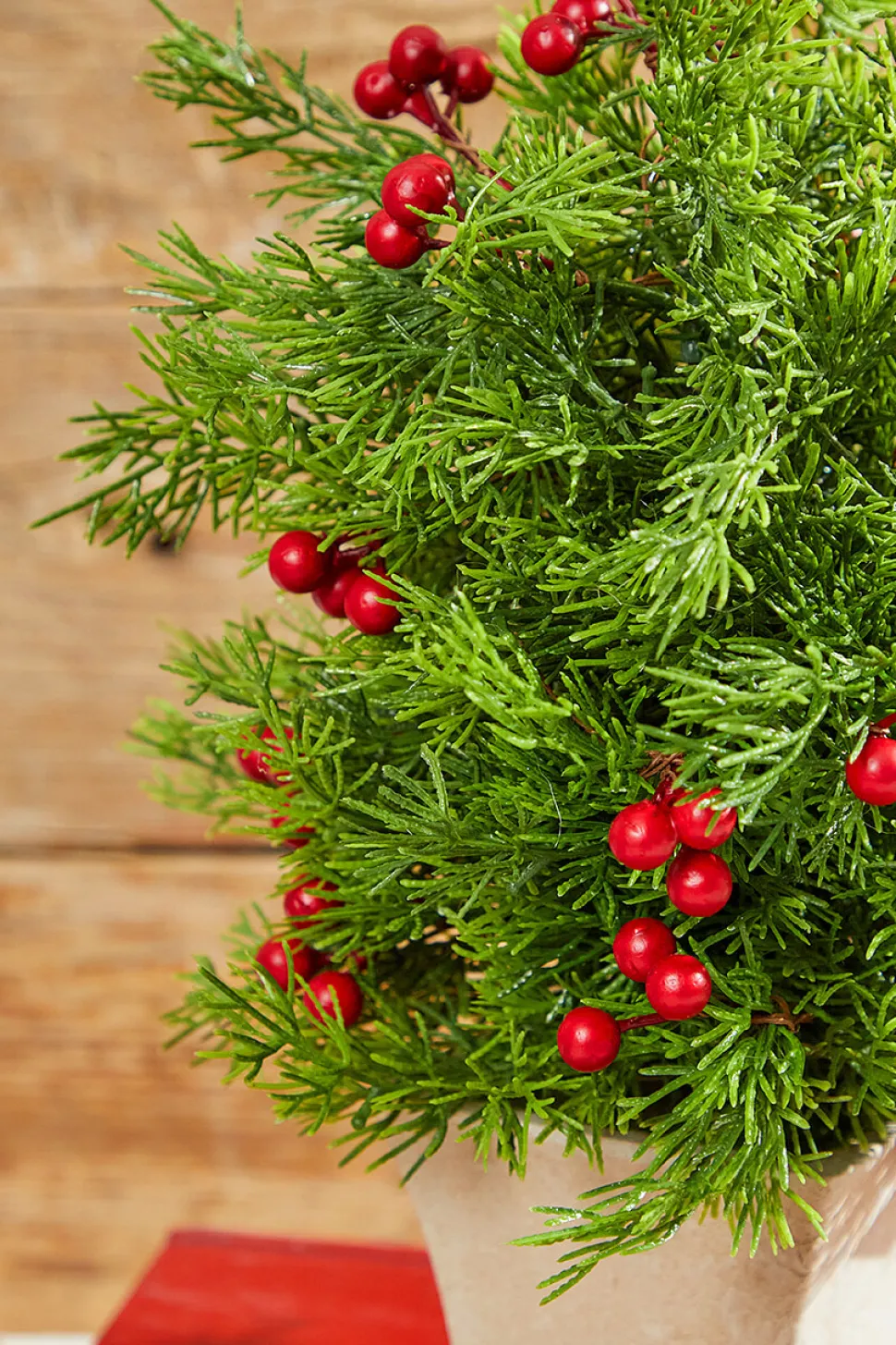 14" Cedar Berry Tree