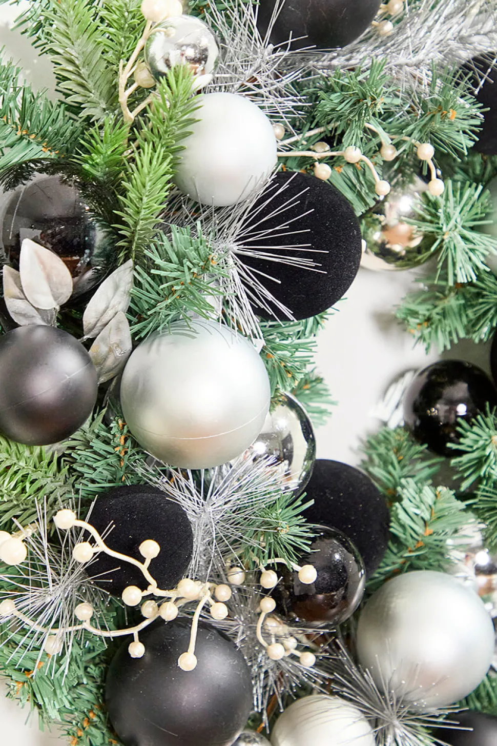 24" Christmas Pine Wreath with Black Velvet Balls