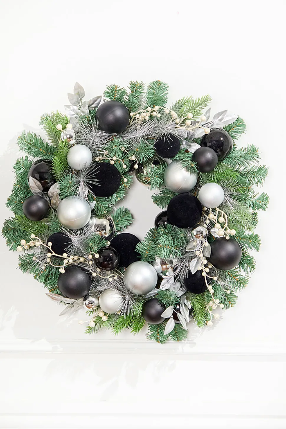 24" Christmas Pine Wreath with Black Velvet Balls