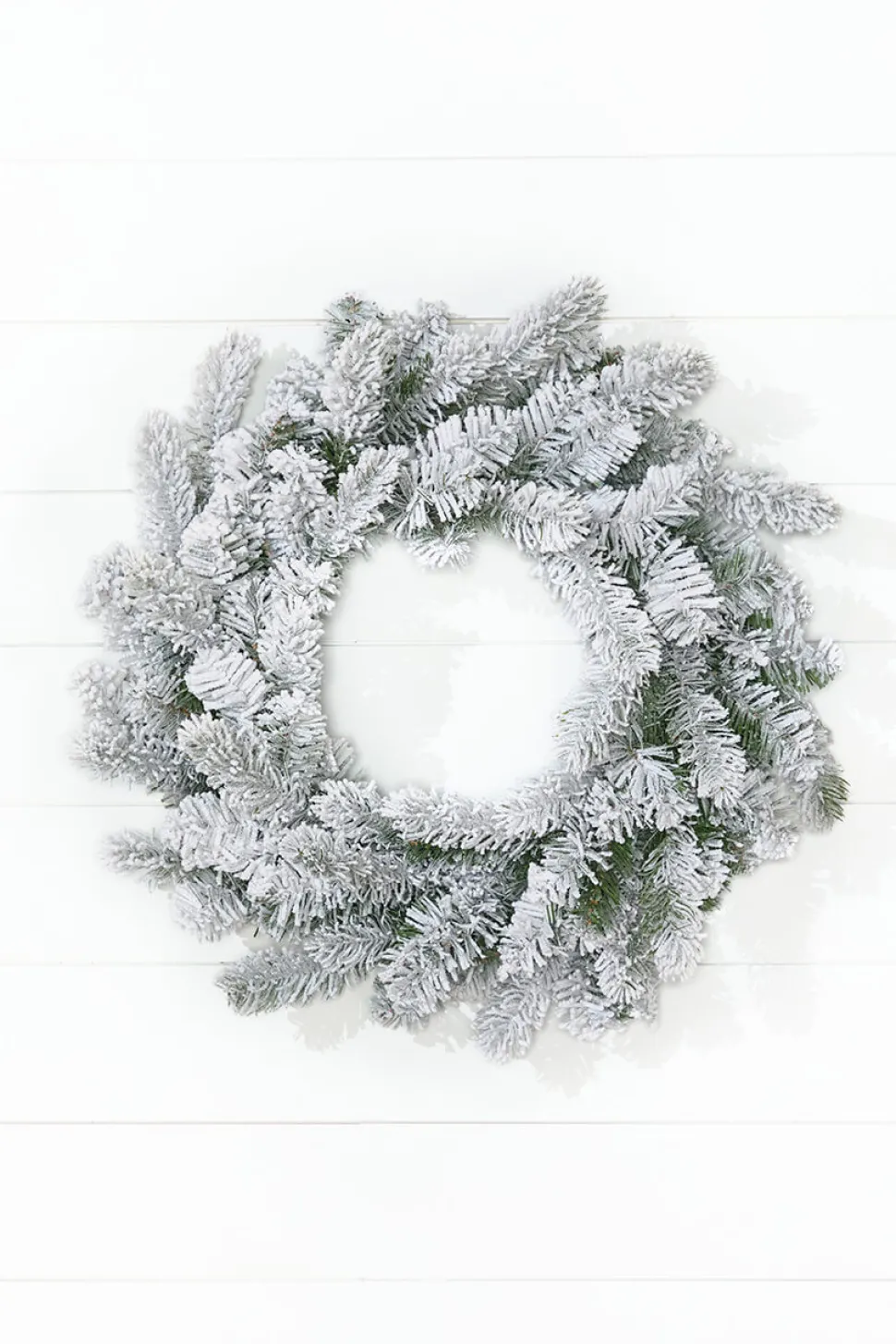 24" Classic Flocked Wreath