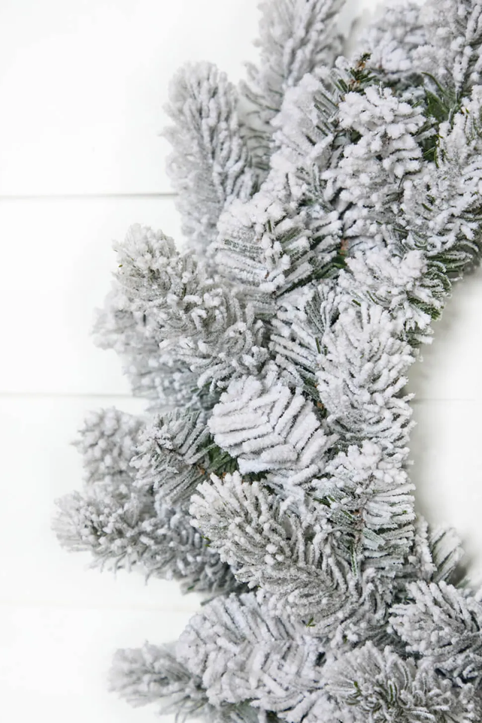 24" Classic Flocked Wreath