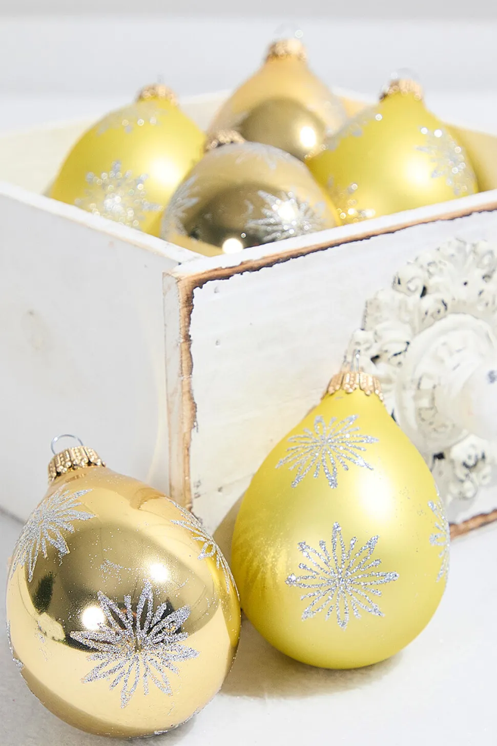 6ct Glass Drop Aztec Gold & Gold Velvet with Silver Snowflakes