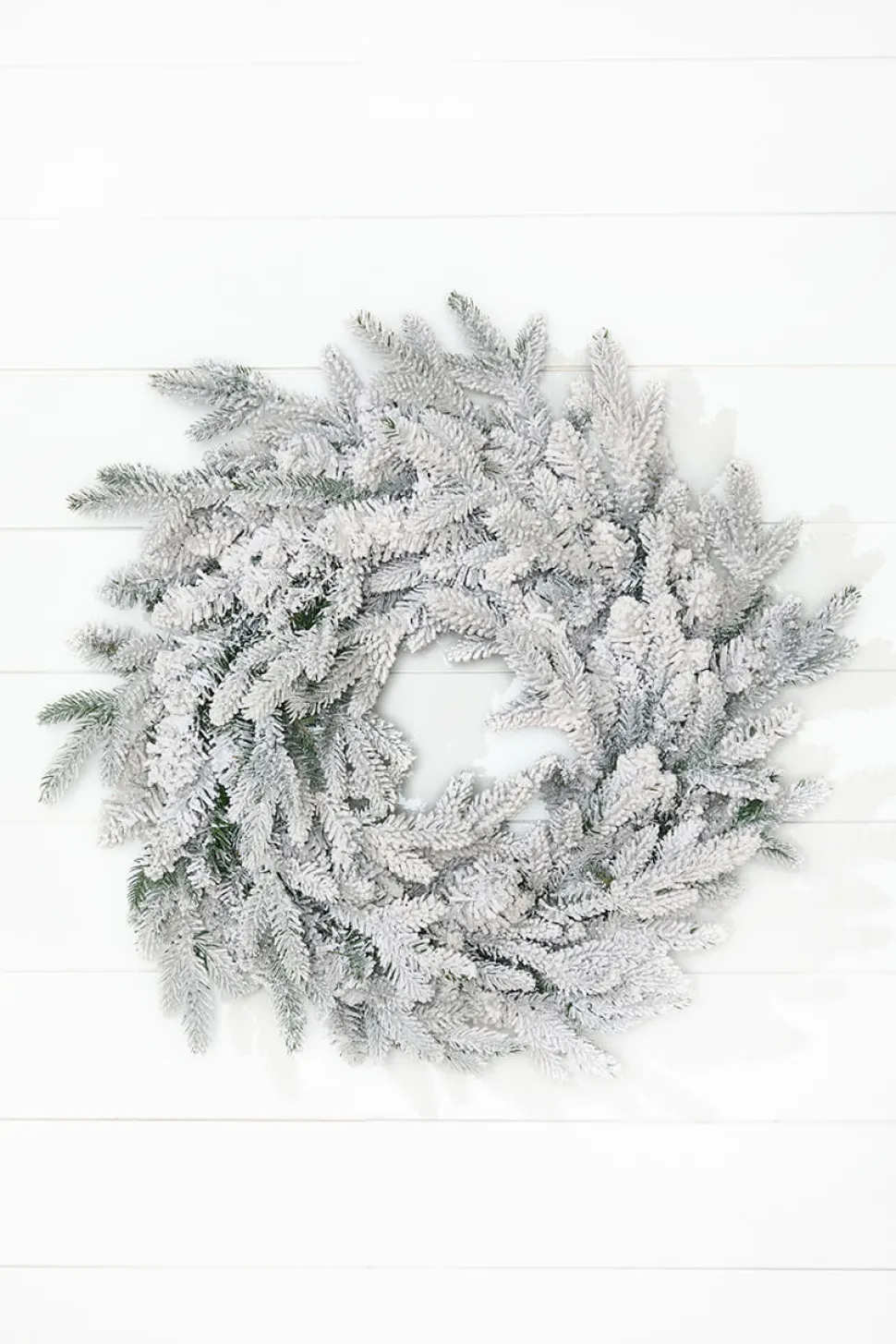 24" Deluxe Flocked Wreath