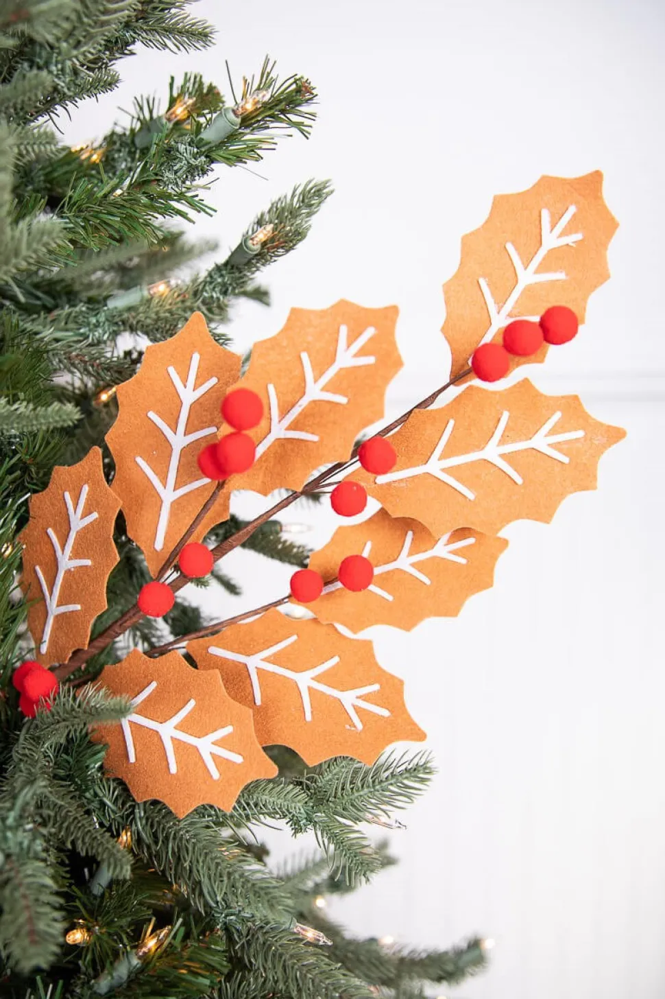 28” Gingerbread Leaf Spray with Red Berries