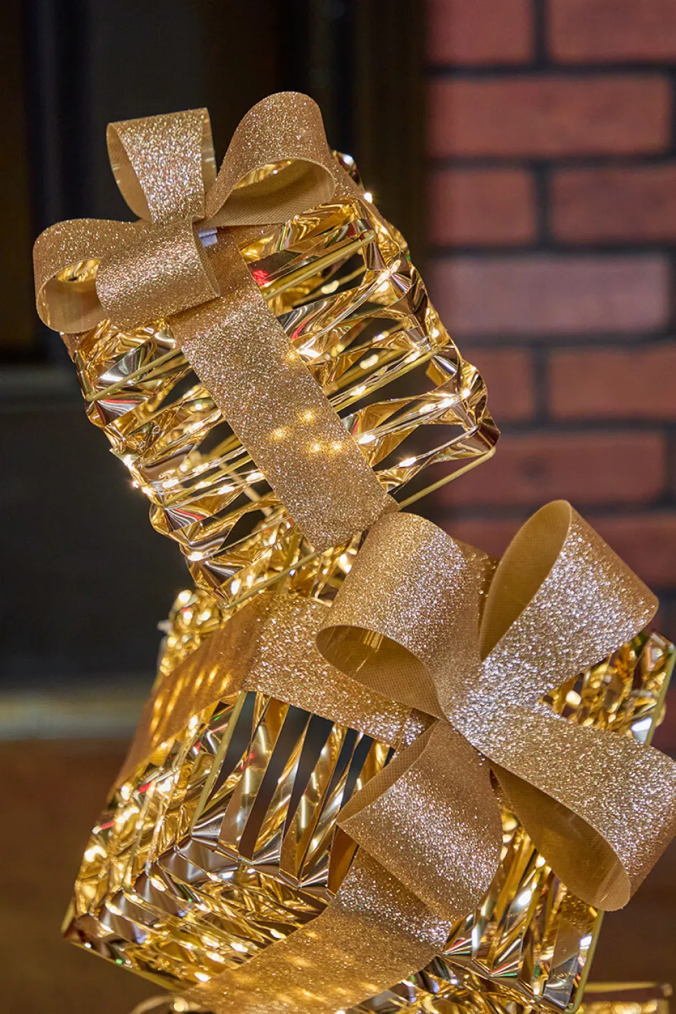 2.4' LED Giftbox Stack - 600L