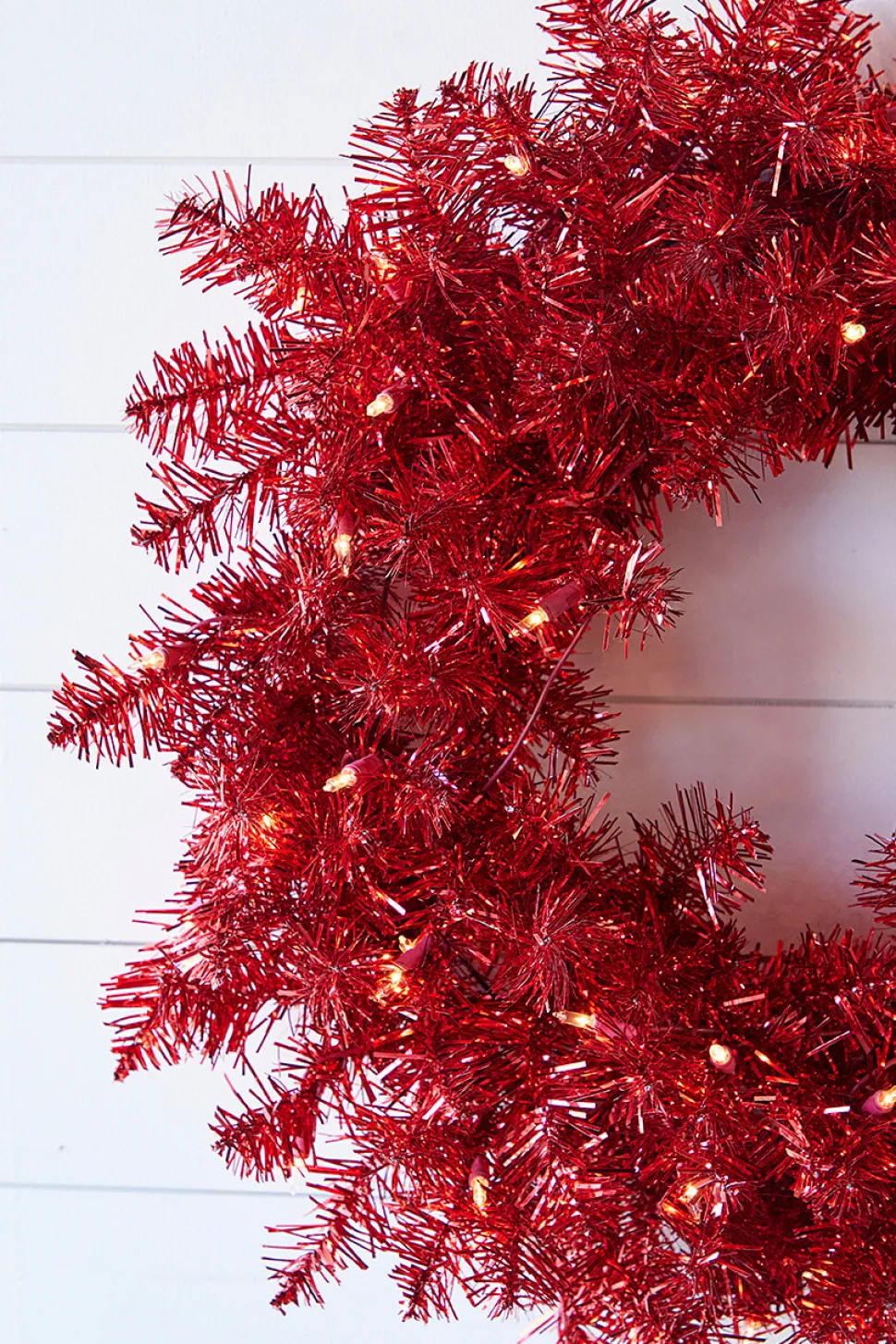 20” Lighted Red Wreath