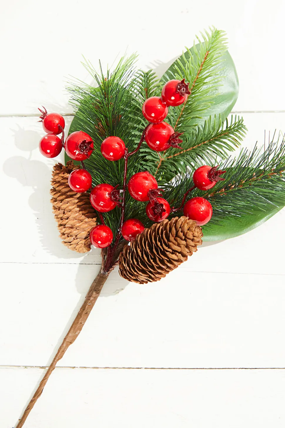 16" Magnolia Leaf Berry Cone Pick