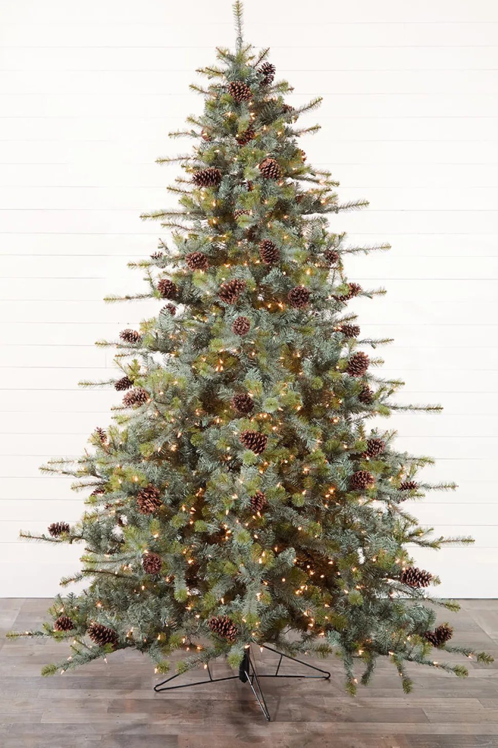 9' Mammoth Pine Christmas Tree with 1,300 Lights