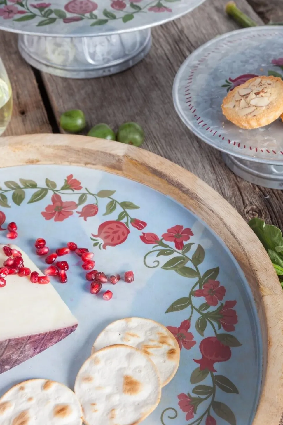 15" Mango Wood Pomegranate Wreath Tray