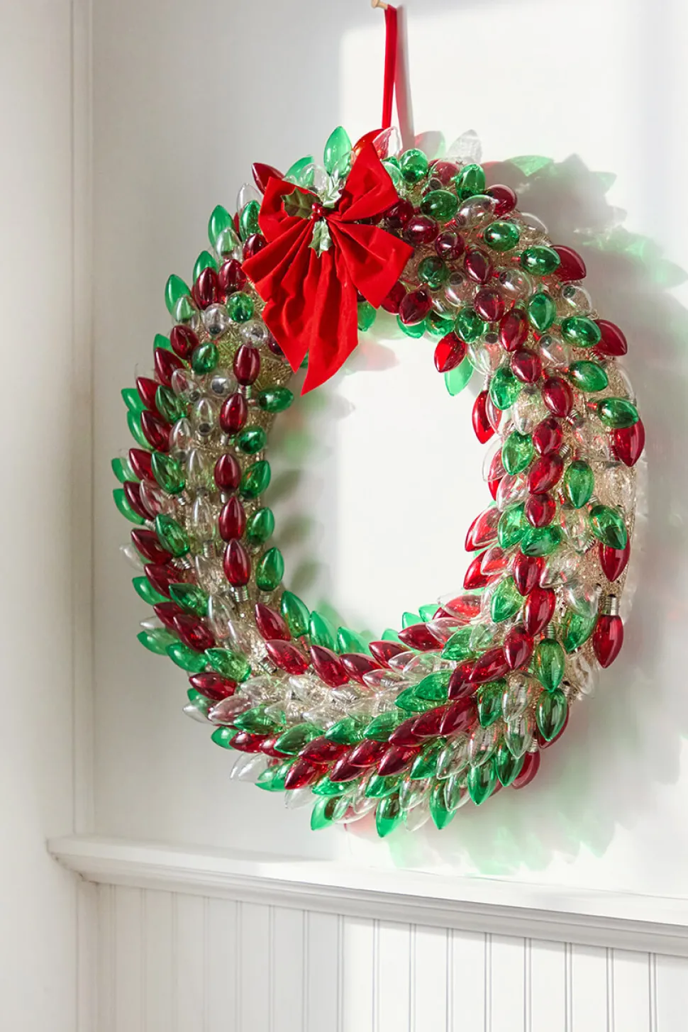30" Mr. Christmas C9 Bulb Wreath - Red, Green & Clear