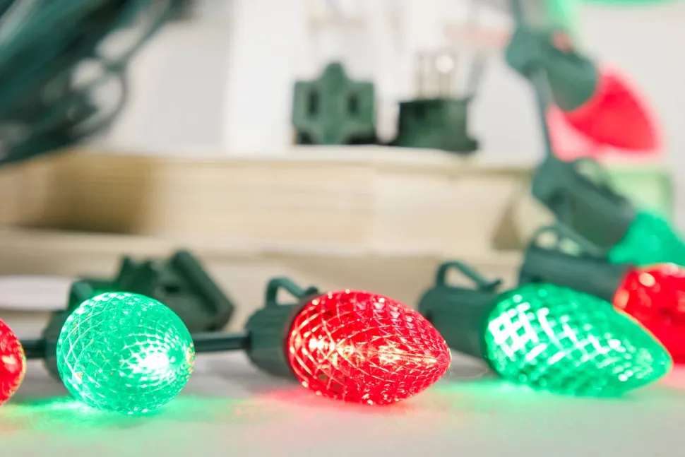 250' Outdoor Christmas Lighting Kit - Red/Green