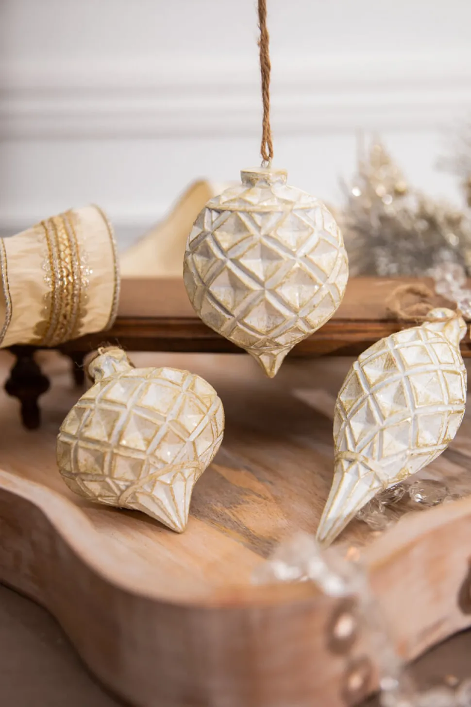 4” Resin Weathered Diagonal Ornament
