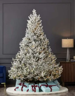 9' Royal Oaks Flocked Tree with 880 Warm White LED Lights
