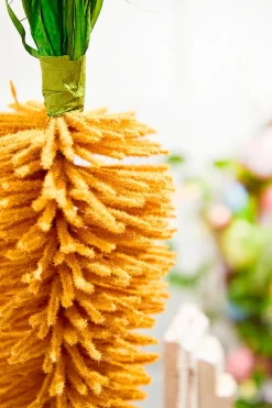 20" Small Standing Carrot